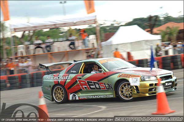 Keiichi Tsuchiya shows his magic in official D1GP Malaysia demo R34 GTR