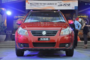 Suzuki SX4 Sport Crossover (2012) - 02.JPG