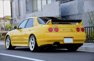 r33-4-door-yellow4.jpg