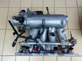 B16B Intake manifold + injector + fuel rail (2).jpg