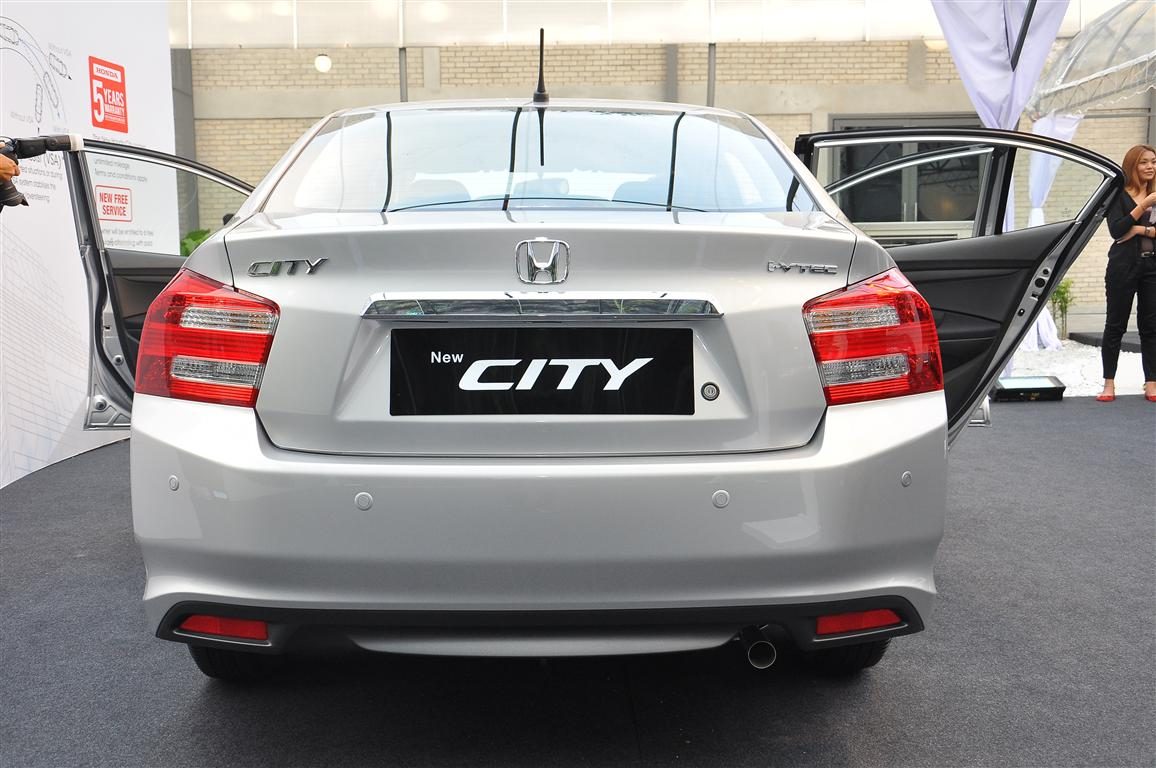 http://www.zerotohundred.com/wp-content/uploads/2012/06/Honda-City-2012-082-600x398.jpg