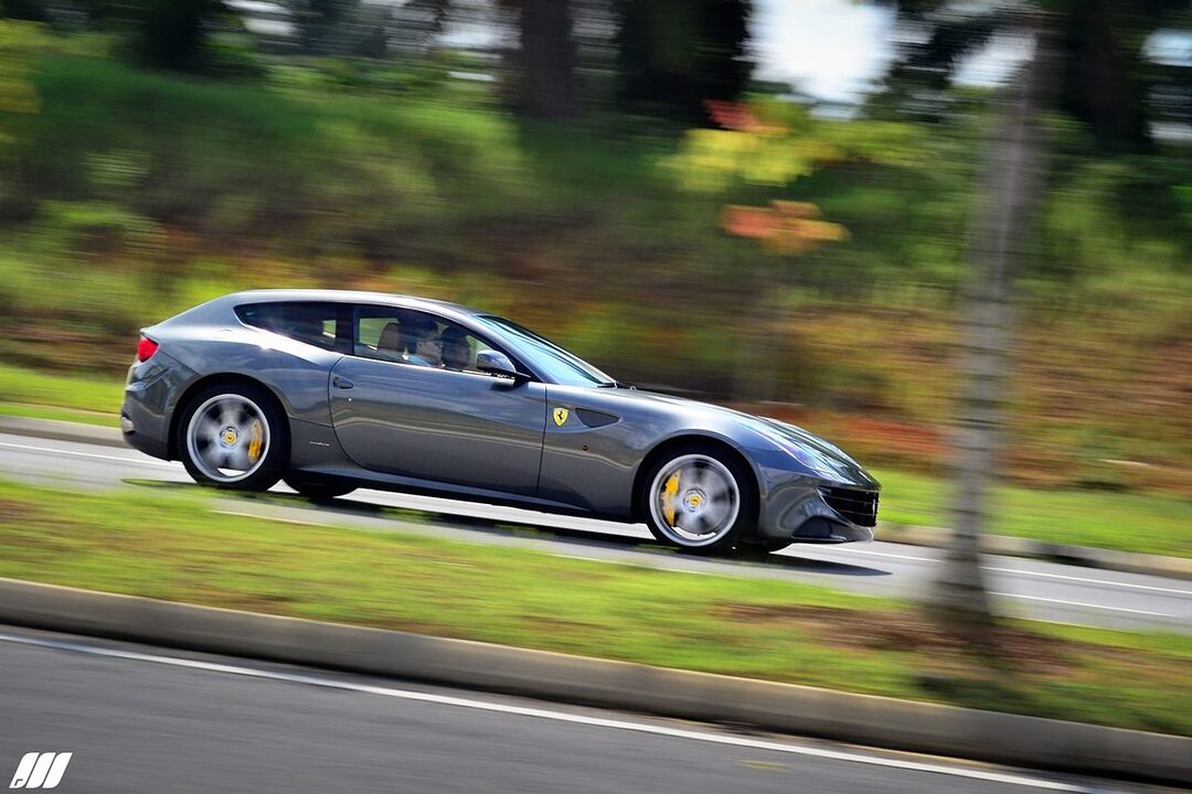 ferrari 4 seater car price