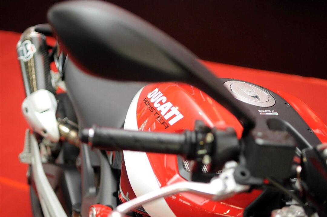 http://www.zerotohundred.com/wp-content/uploads/2013/02/Ducati-Monster-795-ABS-05.jpg