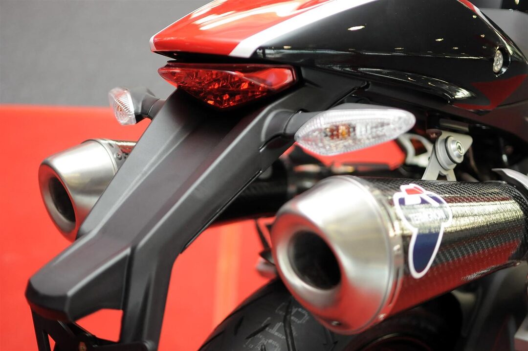 http://www.zerotohundred.com/wp-content/uploads/2013/02/Ducati-Monster-795-ABS-08.jpg