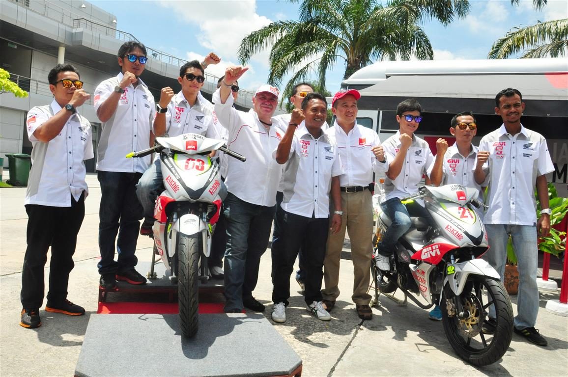 GIVI - 02 GIVI Honda Yuzy Pachie RacingTeam
