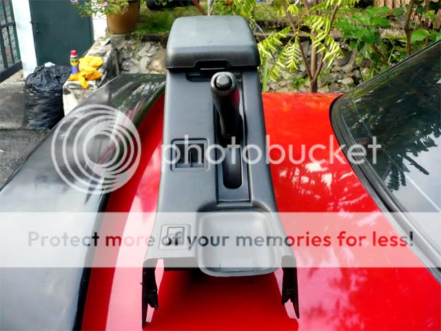 armrestnhandbrake2.jpg