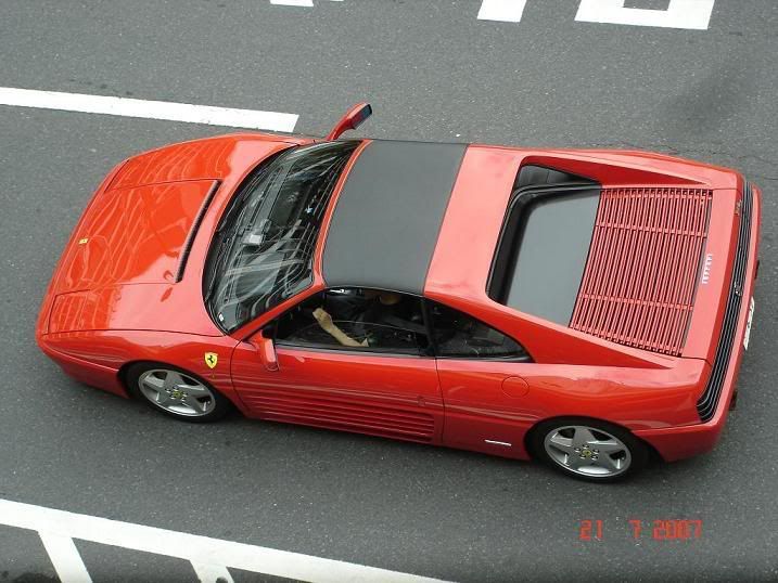 ferrari1.jpg