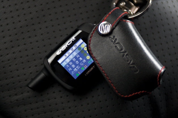 udio_imageLuxury_studio_imageR7000-Remote_image_-1.jpg