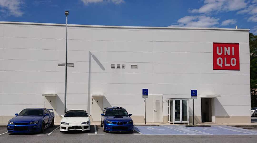 uniqlo-3cars.jpeg