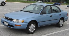 800px-93-95_Toyota_Corolla_Sedan.jpg