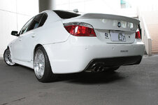 E60 REAr diffuser sinbgle hole 2.jpg