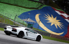 2lambo aventador sepang 3.jpg