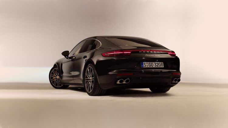 2017-porsche-panamera-leaked-photos-2-1-700x394.jpg