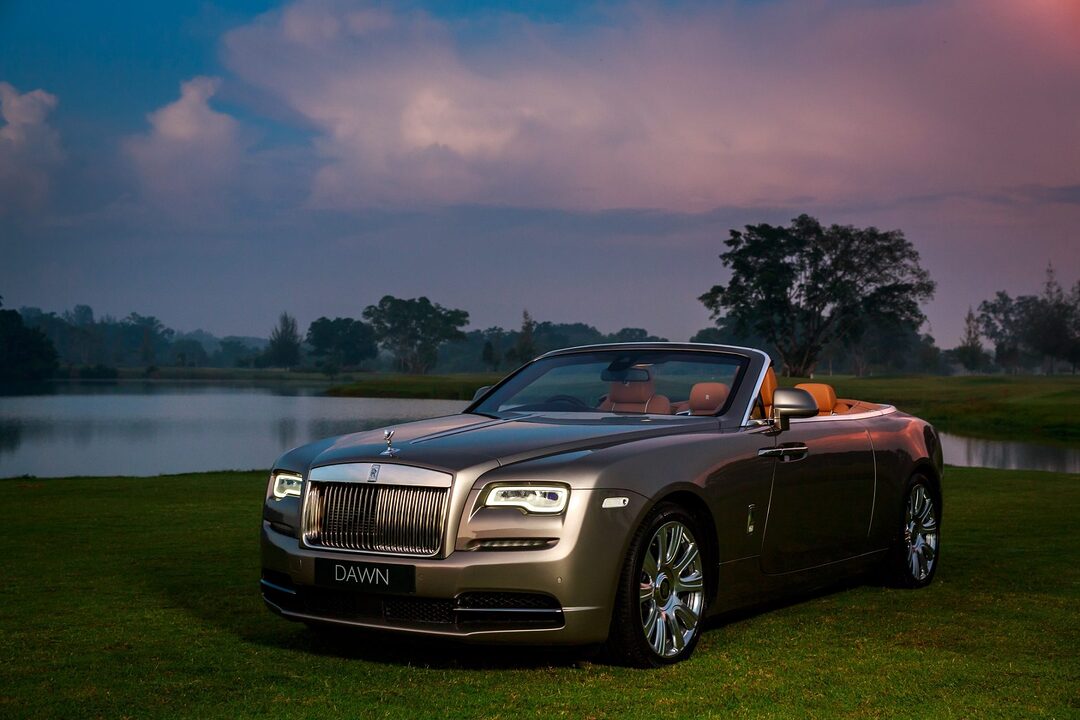 Rolls-Royce-Dawn-2-700x467.jpg