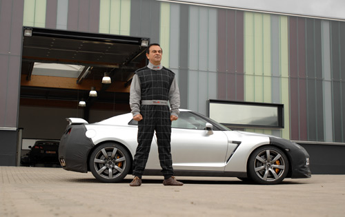08_nissan_skyline_gtr_ghosn_500.jpg