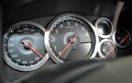 08_nissan_skyline_gtr_ip_500.jpg