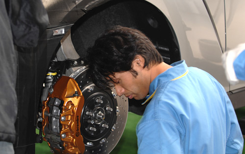 08_nissan_skyline_gtr_tech_brakes_2_500.jpg