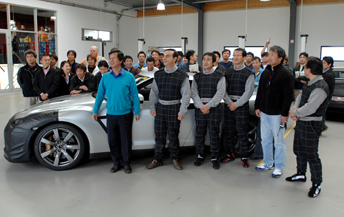08_nissan_skyline_gtr_tech_crew_500.jpg