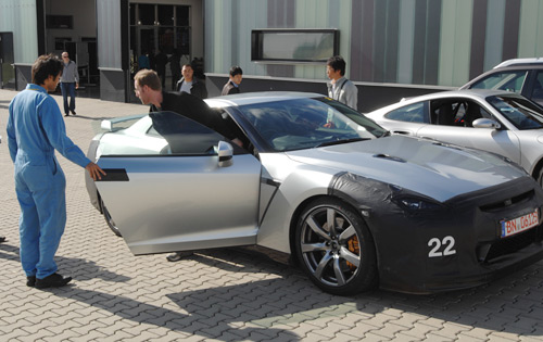 08_nissan_skyline_gtr_tech_driver_500.jpg