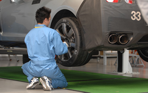 08_nissan_skyline_gtr_tech_whl_500.jpg