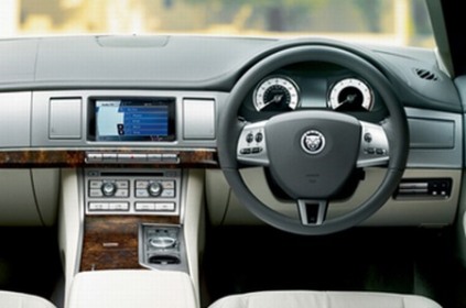 Jaguar_xf8.jpg