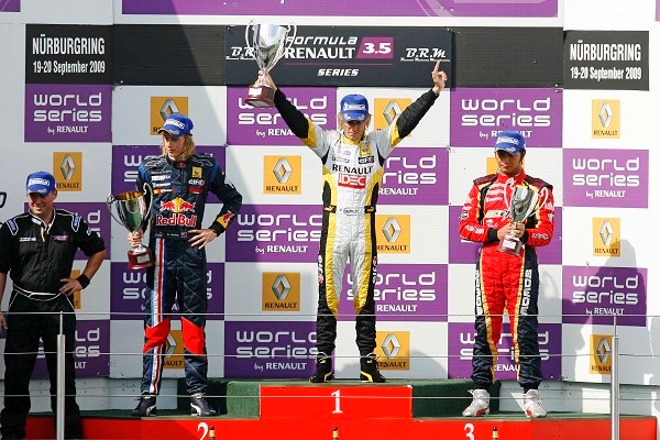 podium-race-2-1