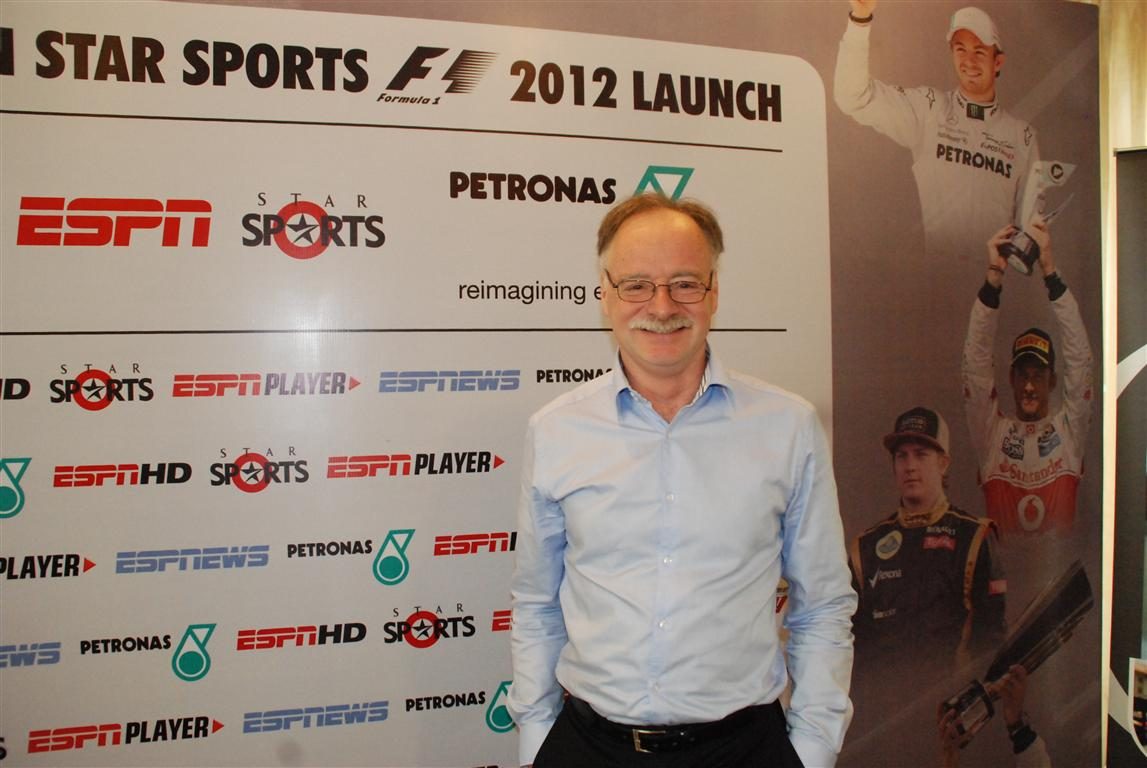 Steve-Slater-Commentator-for-ESPN-Star-Sports-2012-600x401.jpg
