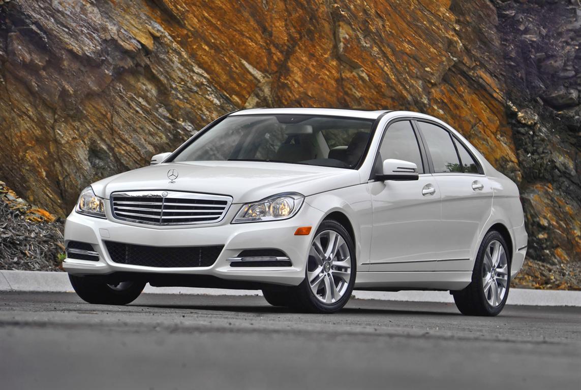 Mercedes-Benz-C300-4Matic-1-600x403.jpg