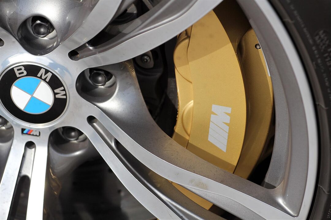 Цвет суппортов BMW M Performance