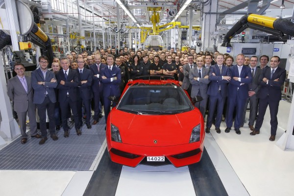 1_Last Gallardo and Assembly Line   Lamborghini Team[3]