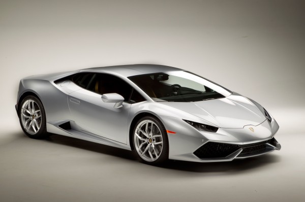 2015-Lamborghini-Huracan-front-three-quarters-02