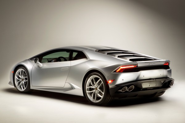 2015-Lamborghini-Huracan-rear-three-quarters