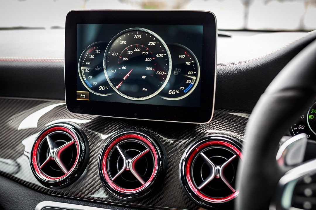 Mercedes-AMG-CLA-45-12-700x467.jpg