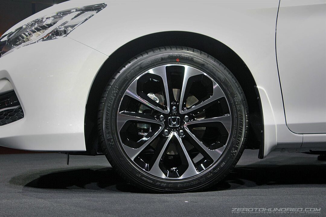 honda-accord-2016-facelift-exterior_0847-700x467.jpg