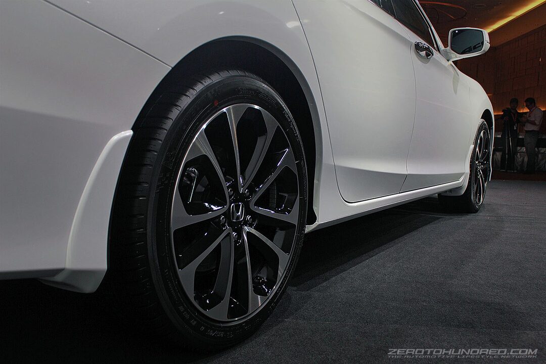 honda-accord-2016-facelift-exterior_0937-700x467.jpg