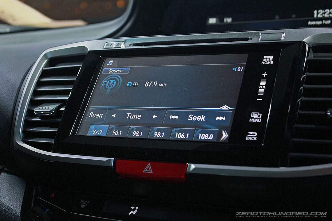 honda-accord-2016-facelift-interior_0888-700x467.jpg