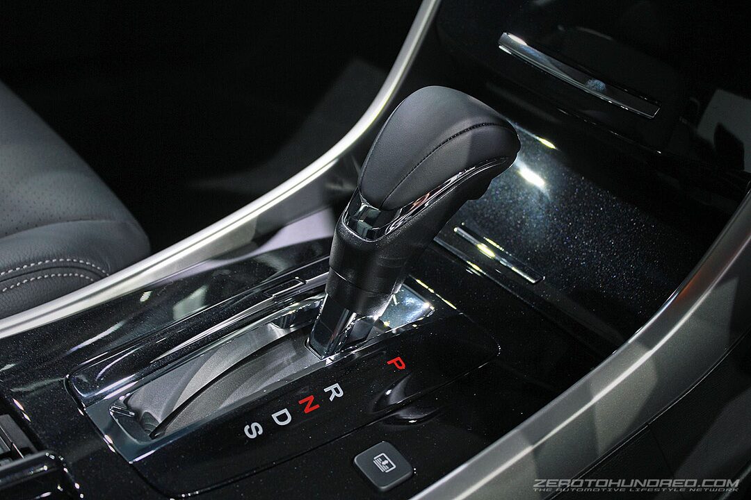 honda-accord-2016-facelift-interior_0904-700x467.jpg