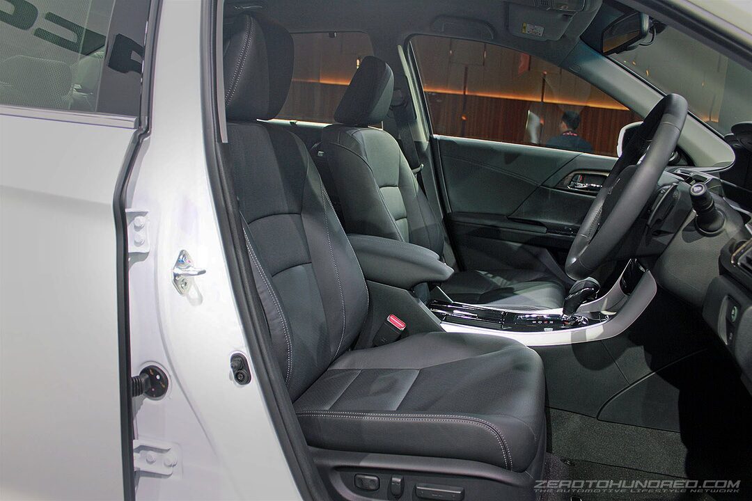 honda-accord-2016-facelift-interior_0909-700x467.jpg