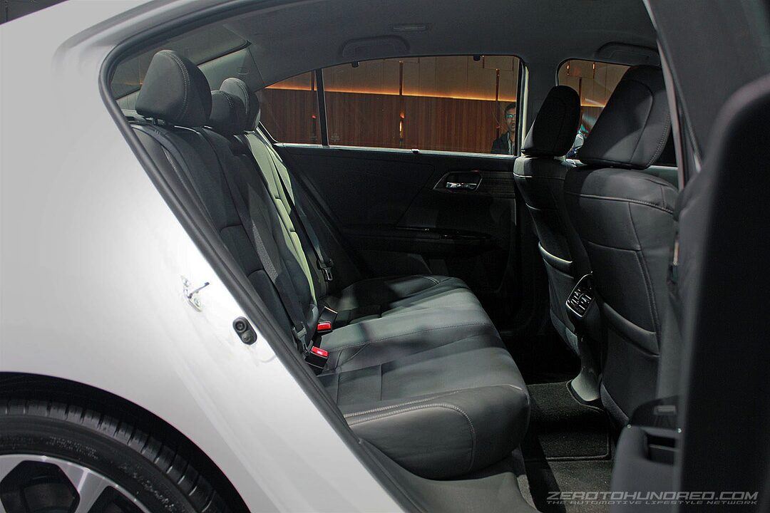 honda-accord-2016-facelift-interior_0913-700x467.jpg