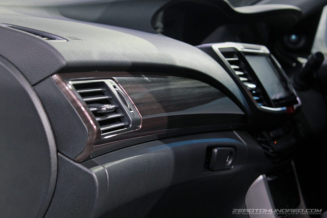 honda-accord-2016-facelift-interior_0916-700x467.jpg