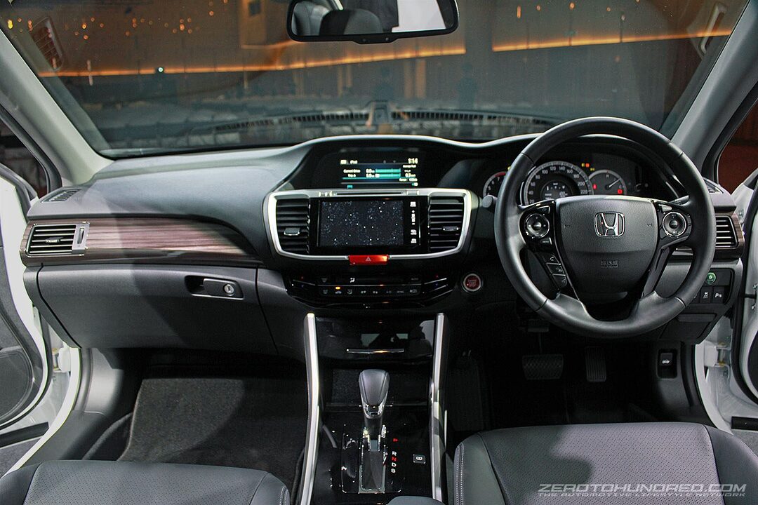 honda-accord-2016-facelift-interior_0977-700x467.jpg
