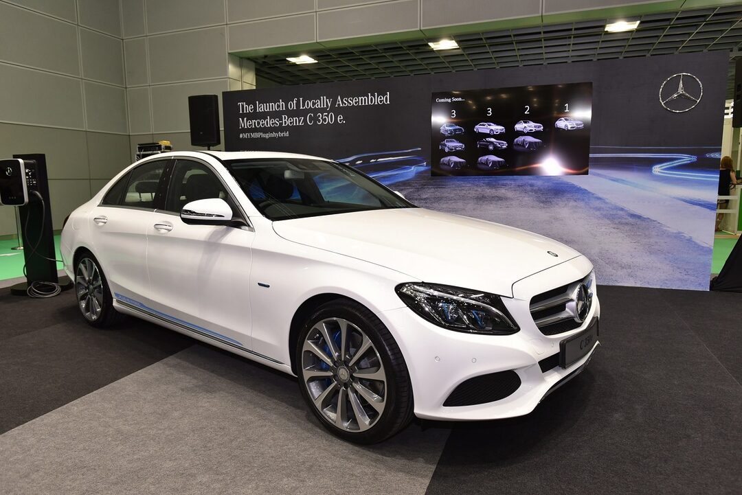 Mercedes-Benz-C-350-e-1-700x467.jpg