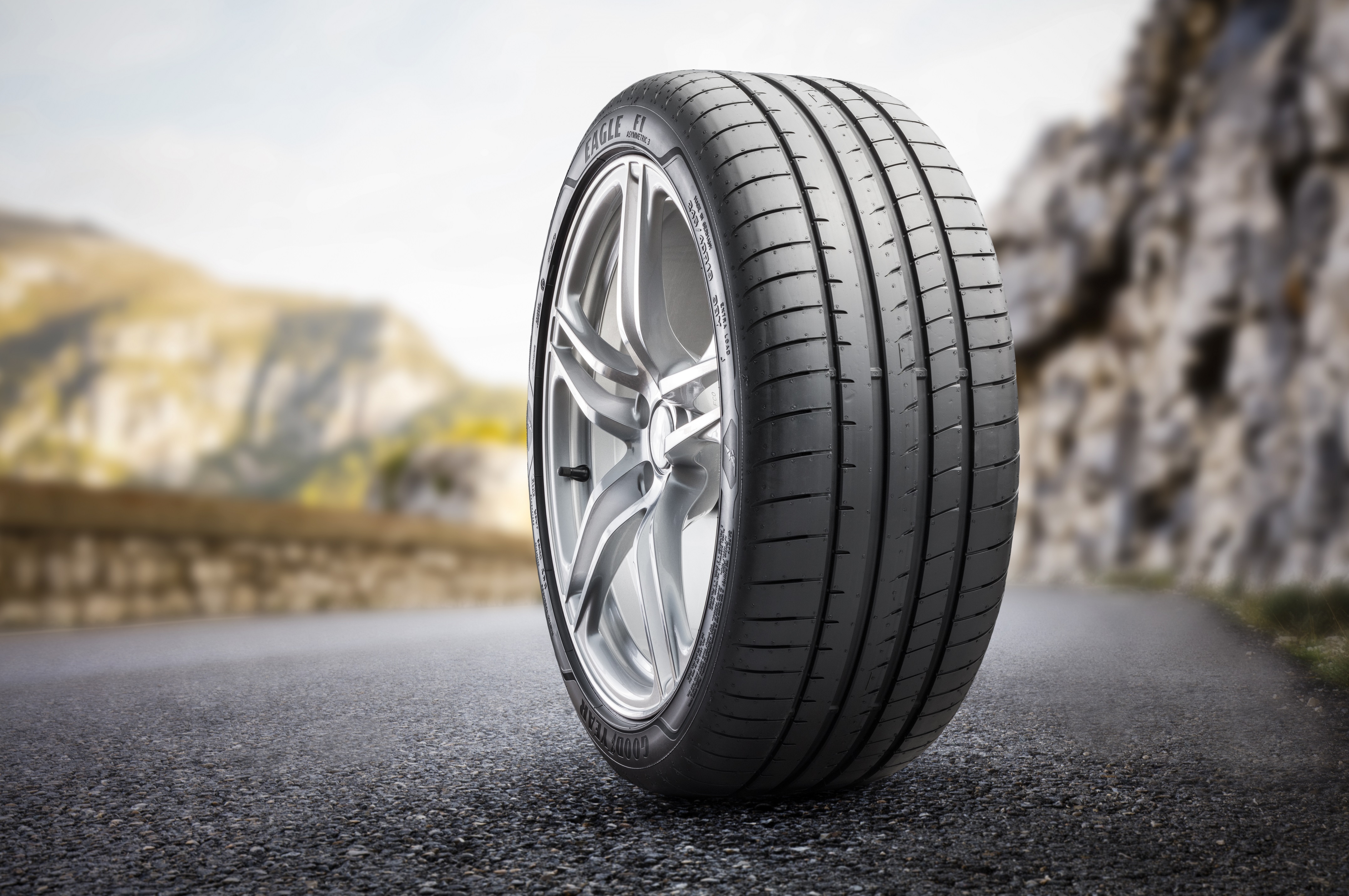 Goodyear-Eagle-F1-Asymmetric-3-Launch_Picture-1-700x465.jpg