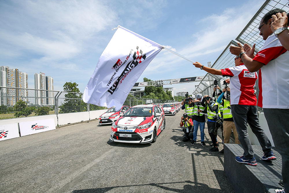 Deputy-Chairman-of-UMW-Toyota-Motor-Mr-Akio-Takeyama-flagging-off-during-the-first-race-700x467.jpg